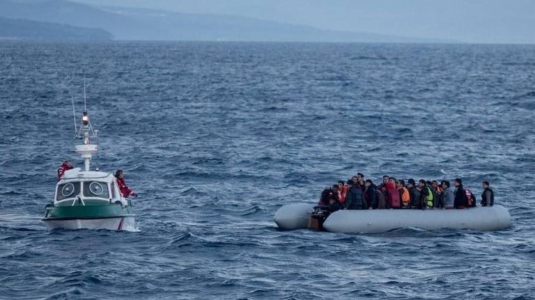 فقدان 34 مهاجراً إثر غرق قاربهم قبالة السواحل التونسية