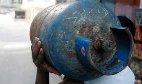 لا بنزين مدعوم .. تواصل الشكاوى الواردة بخصوص المشاكل المترتبة على آلية توجيه الدعم لمستحقيه