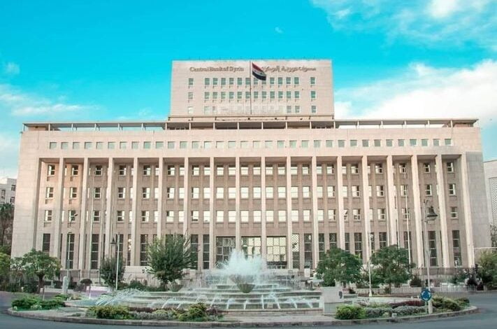 المركزي يوضح شروط استلام الحوالات بالدولار سمح مصرف سوريا المركزي باستلام الحوالات الخارجية من شركات الصرافة بالدولار الأمريكي أو بباقي العملات الأجنبية الأخرى