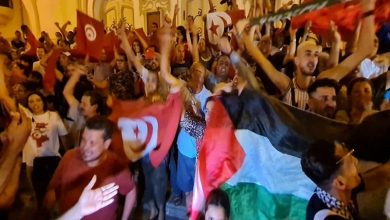 الشعب التونسي يحتفل ابتهاجا