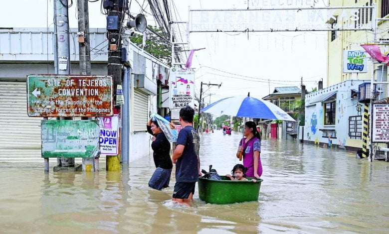 الإمارات تتضامن مع الهند والفلبين في ضحايا انهيار الجسر والفيضانات