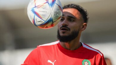 لاعب منتخب المغرب، سفيان بوفال خلال حصة تدريبية