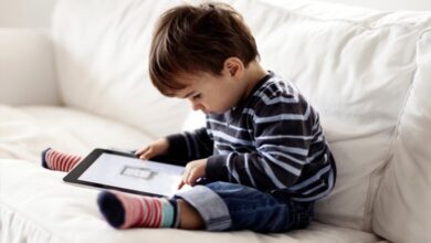 كيف يمكن حماية الأطفال من إجهاد العين بسبب الأجهزة الذكية؟