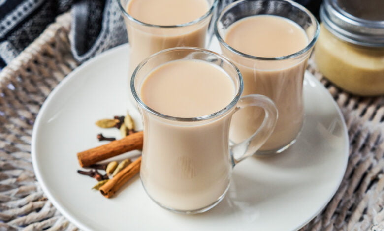 ماذا يحدث عند شرب الشاي بالحليب على الريق؟