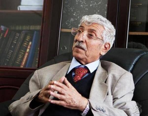 وفاة شاعر اليمن الكبير الدكتور عبد العزيز المقالح