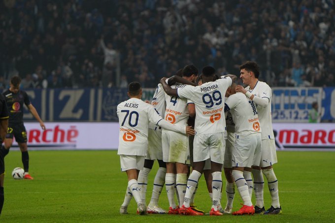 مارسيليا يسحق تولوز ولانس يهدر نقطتين ثمينتين في الدوري الفرنسي