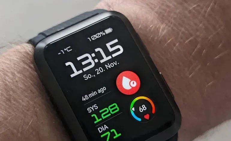 ساعة هواوي "واتش دي" تحتوي على مساعد صوتي ذكي بالإضافة إلى وظيفة إظهار الرسائل والإشعارات والمنبه (الألمانية)