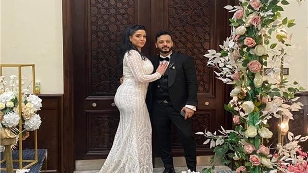 إيساف وزوجته