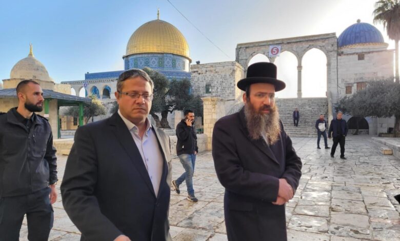وزير الأمن الإسرائيلي اقتحم باحات المسجد الأقصى بحماية مشددة من الشرطة