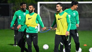 يلتقي منتخب السعودية بنظيره العماني، ضمن منافسات المجموعة الأولى في بطولة كأس الخليج العربي "خليجي 25"، مساء اليوم الخميس، على ملعب