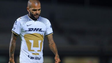 أعلن رئيس نادي بوماس المكسيكي، ليوبولدو سيلفا، فسخ عقده مع المدافع البرازيلي داني ألفيس، بعد احتجازه أمس الجمعة، على خلفية تحقيق حيال شبهات