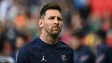 يستمر الجدل حول مسألة تجديد عقد ليونيل ميسي نجم منتخب الأرجنتين وبطل العالم، مع نادي باريس سان جيرمان الفرنسي.