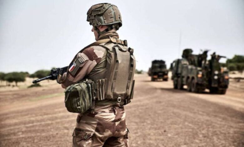 فرنسا تسحب قواتها