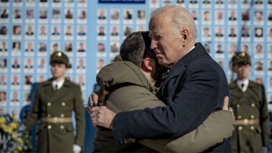 برنت إيستوود: بايدن ارتكب خطأً فادحاً من خلال زيارته لأوكرانيا