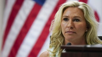 غرين: إمداد بايدن لكييف بالأسلحة يتعارض مع الدستور الأميركي