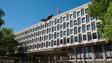 طرد مشبوه يتسبب بإغلاق السفارة الأمريكية في لندن