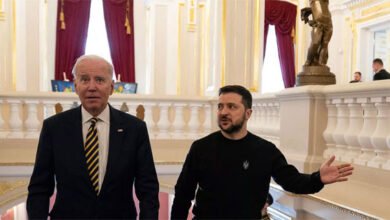 لافروف: عرض مسرحي في كييف بطله بايدن