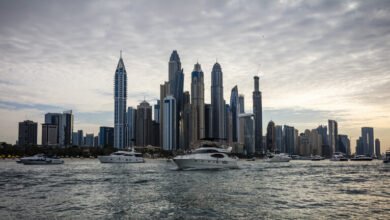 "القمة العالمية للحكومات" في دبي تنطلق بدقيقة صمت