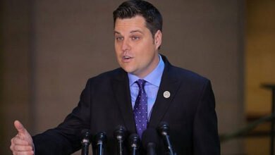 مات غيتس: واشنطن تنفق مليارات الدولارات لتأجيج الصراع بأوكرانيا