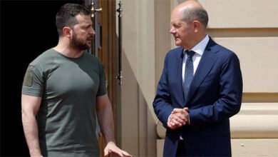 زيلينسكي: يجب إجبار شولتس على مساعدة كييف عسكرياً