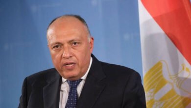 شكري يهاتف جاويش أوغلو والمقداد ويعزيهما بضحايا الزلزال