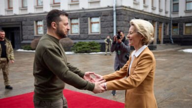 تحذيرات من ارتداء الملابس العسكرية في كييف