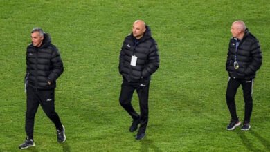 ظهر أسامة نبيه، المدرب العام لفريق الكرة الأول بنادي الزمالك، في التدريب الجماعي للفريق مساء اليوم على ملعب عبد اللطيف أبو رجيلة