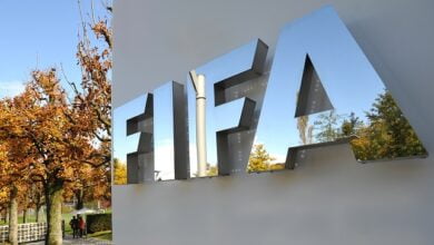 أعلن الاتحاد الدولي لكرة القدم (فيفا) اليوم الخميس، أن الأندية أبرمت 4387 صفقة للاعبين خلال فترة الانتقالات الشتوية الأخيرة
