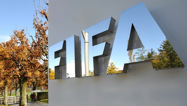 أعلن الاتحاد الدولي لكرة القدم (فيفا) اليوم الخميس، أن الأندية أبرمت 4387 صفقة للاعبين خلال فترة الانتقالات الشتوية الأخيرة
