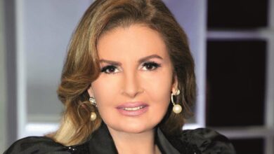 الفنانة يسرا