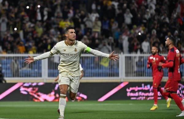 رونالدو يقود يقود النصر للانفراد بصدارة الدوري