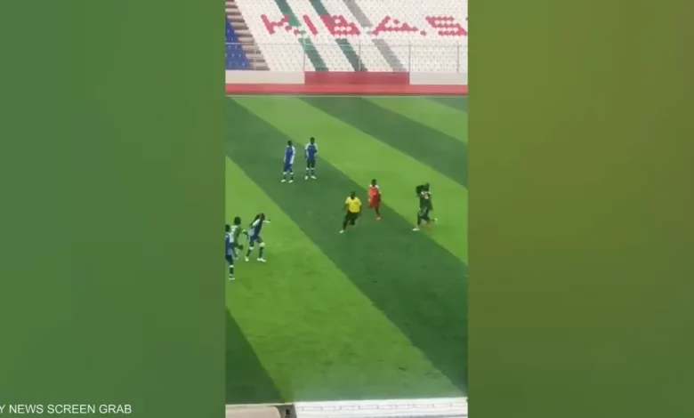 ضرب لاعبات لحكم مباراة