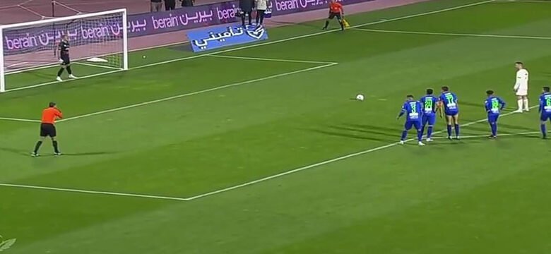 افتتح النجم البرتغالي كريستيانو رونالدو، سجله التهديفي مع النصر السعودي، خلال مواجهة الفتح اليوم الجمعة، ضمن الجولة 15 من دوري روشن
