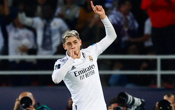احتفل فيديريكو فالفيردي، لاعب ريال مدريد، بصورة خاصة ضد الهلال في المباراة التي سجل فيها هدفين ليحقق الملكي لقب كأس العالم للأندية