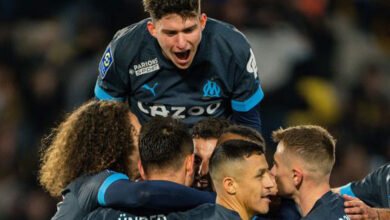 اقتنص مارسيليا وصافة الدوري الفرنسي بعد فوزه على مضيفه نانت بثنائية نظيفة أمس الأرعاء على ملعب لا البوجوار ضمن منافسات الجولة 21