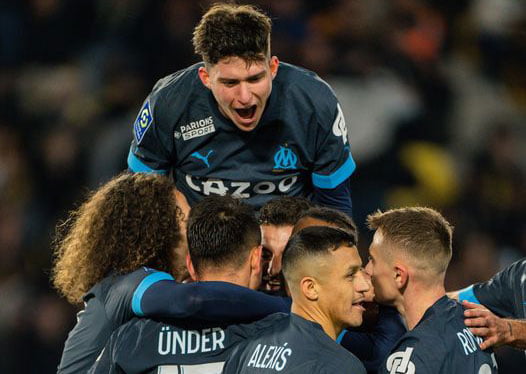 اقتنص مارسيليا وصافة الدوري الفرنسي بعد فوزه على مضيفه نانت بثنائية نظيفة أمس الأرعاء على ملعب لا البوجوار ضمن منافسات الجولة 21