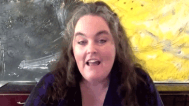 كيتلين جونستون تنتقد السياسة النمطية التي تتبعها الولايات المتحدة