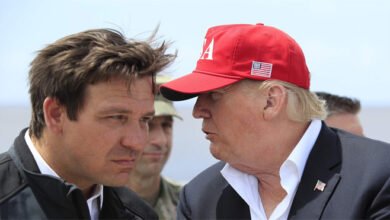 ديسانتيس يهاجم ترامب بعنف مع احتدام المنافسة للترشح للرئاسة