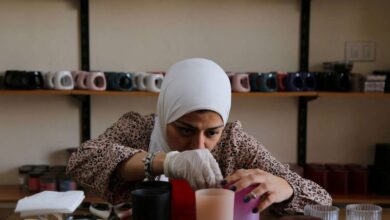 بصناعة الشموع.. مصرية تكافح اضطراب فرط الحركة