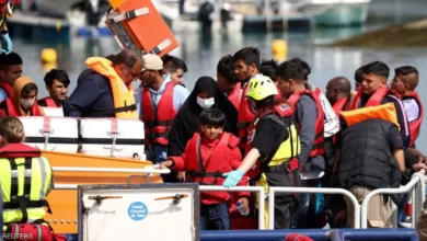 لندن تكشف عن قانون جديد لوقف المهاجرين عبر القنال