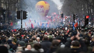 فرنسا وأزمة التقاعد.. الشارع مهدد بسيناريو "السترات الصفراء"