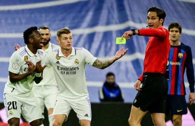 برشلونة وريال مدريد... كلاسيكو ناري بقمة الدوري الإسباني