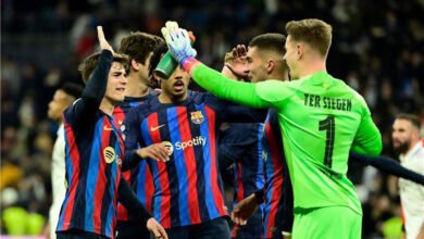 برشلونة يضرب ريال مدريد بالنيران الصديقة