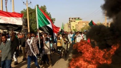 مظاهرات في السودان تتزامن مع ذكرى انتفاضتين أسقطتا رئيسين انقلابيين