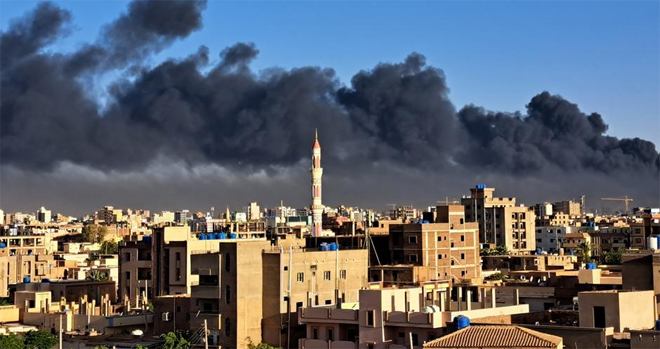 الاتحاد الأوروبي يخطط لإجلاء رعاياه من السودان مع تواصل المعارك