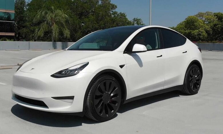 شركة Tesla تخفض أسعار سياراتها في أوروبا