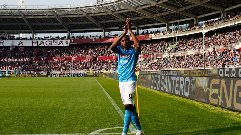 أوسيمين يعود للمشاركة مع نابولي أمام ميلان في دوري الأبطال