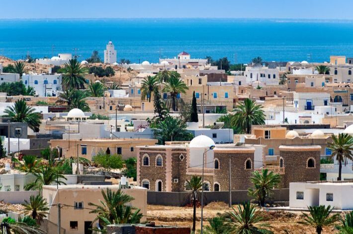 تونس تفكر في منح الرخصة الذهبية للمستثمرين الأجانب