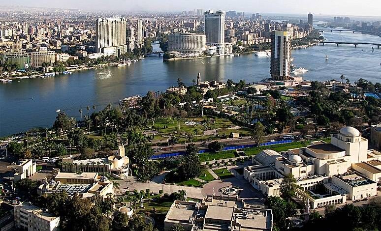 أكبر المصارف الأمريكية يحذر من خطر السوق السوداء على مصر