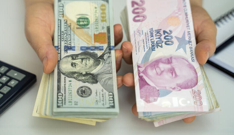 الليرة التركية تتراجع إلى أدنى مستوياتها